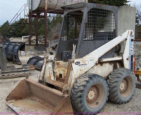 clark 720 skid steer|bobcat 720 lifting capacity.